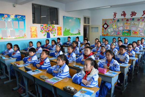 西街小学共有学生910人,其中女生占,女生有多