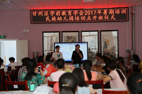 石狮鸿山中心幼儿园开展教师民族舞比赛