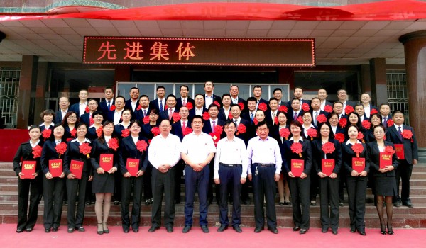 张掖四中举行庆祝教师节暨表彰大会